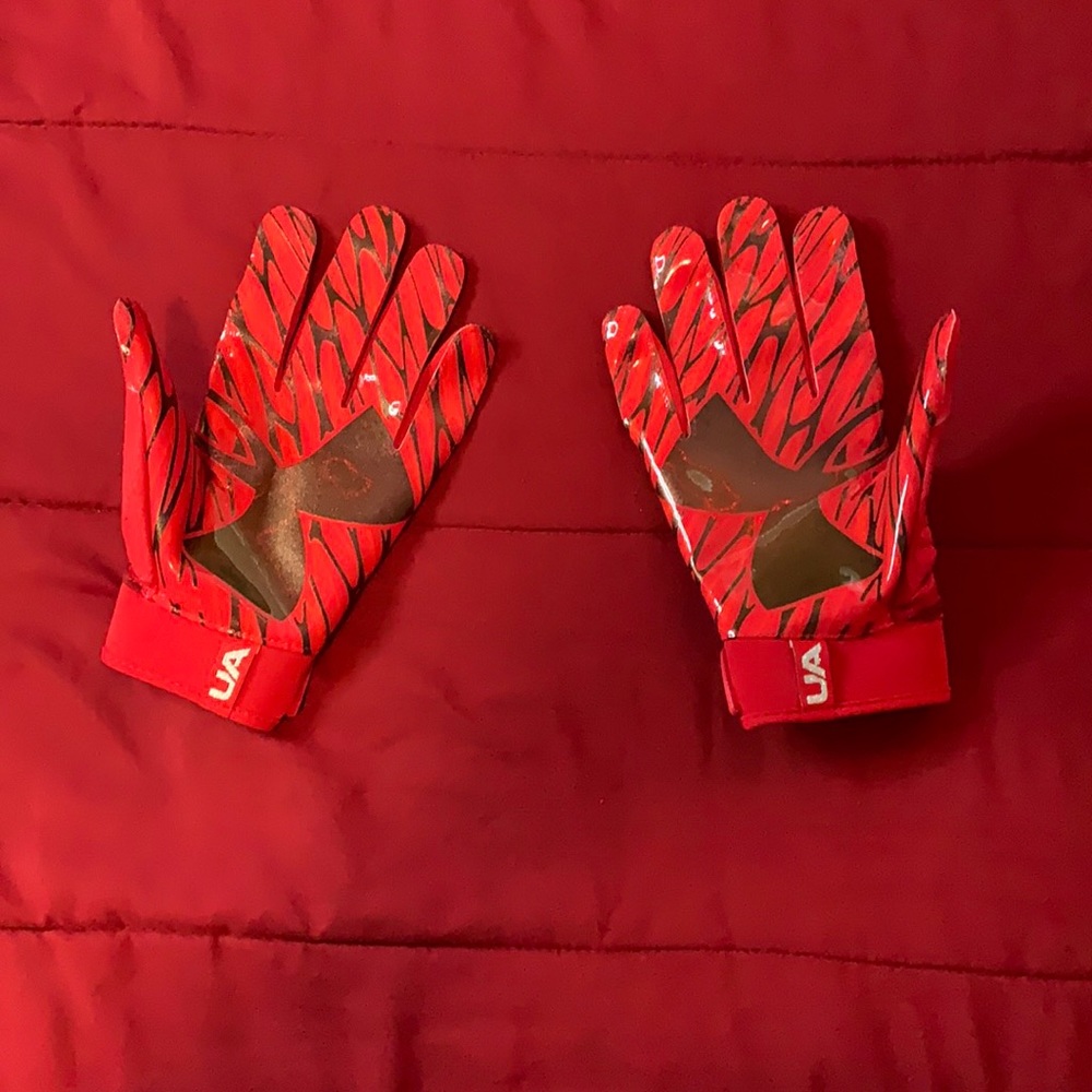 Under Armour Youth large football gloves
